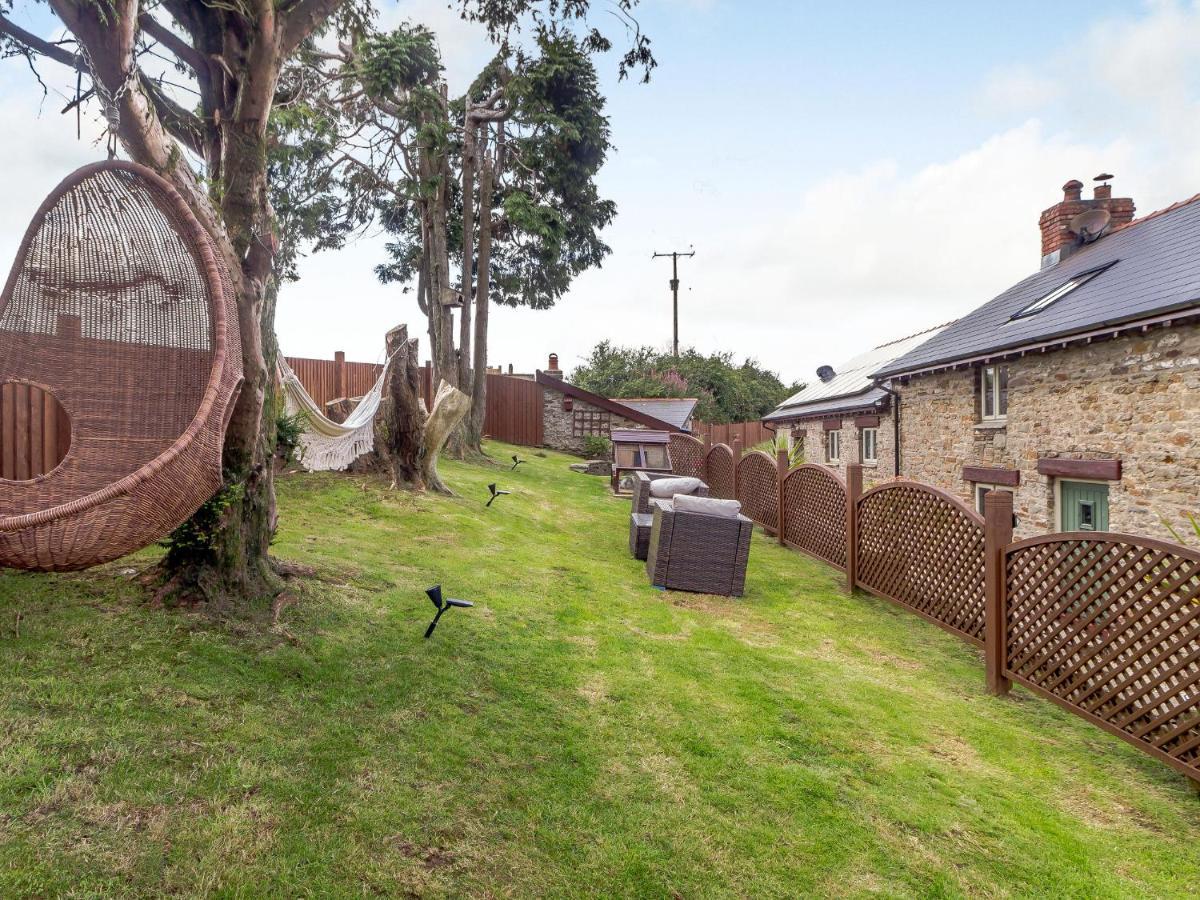 Caner Bach Lodge Bridgend  Exterior photo
